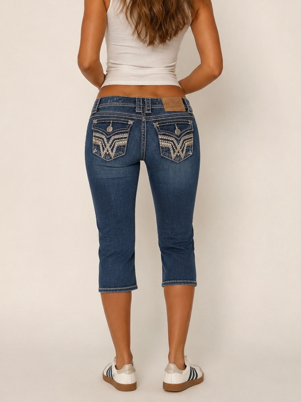 LA Idol 7 (30) Capri Jeans Low Rise Embroidered Back Flap Pockets Stretch